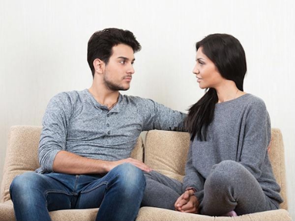 Vợ chồng nên mặt đối mặt giải quyết mâu thuẫn với nhau