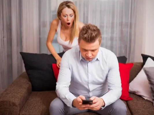 Ảnh bìa nằm mơ thấy chồng ngoại tình