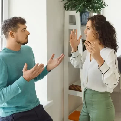 Ảnh bìa dấu hiệu chồng thích người khác