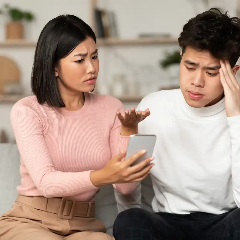 Lắng nghe chồng và chuẩn bị phản ứng khi chống giải thích