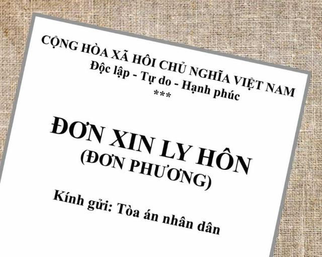 Hồ sơ ly hôn đơn phương cần chuẩn bị đầy đủ, bao gồm cả các chứng cứ ngoại tình để Tòa án xem xét