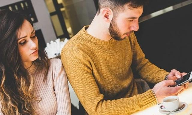 Vi sao đàn ông dễ ngoại tình tư tưởng